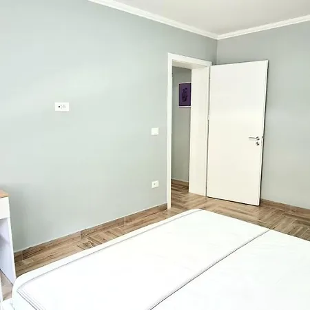 2v1 - 21 Dhjetori Appartement Tirana