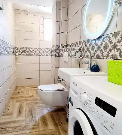 2v1 - 21 Dhjetori Tirana