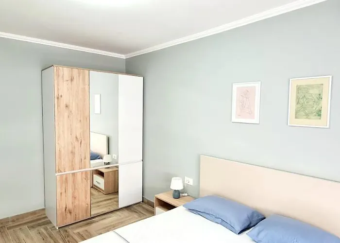 2v1 - 21 Dhjetori Tirana