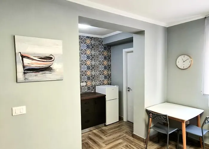 2v1 - 21 Dhjetori Apartment